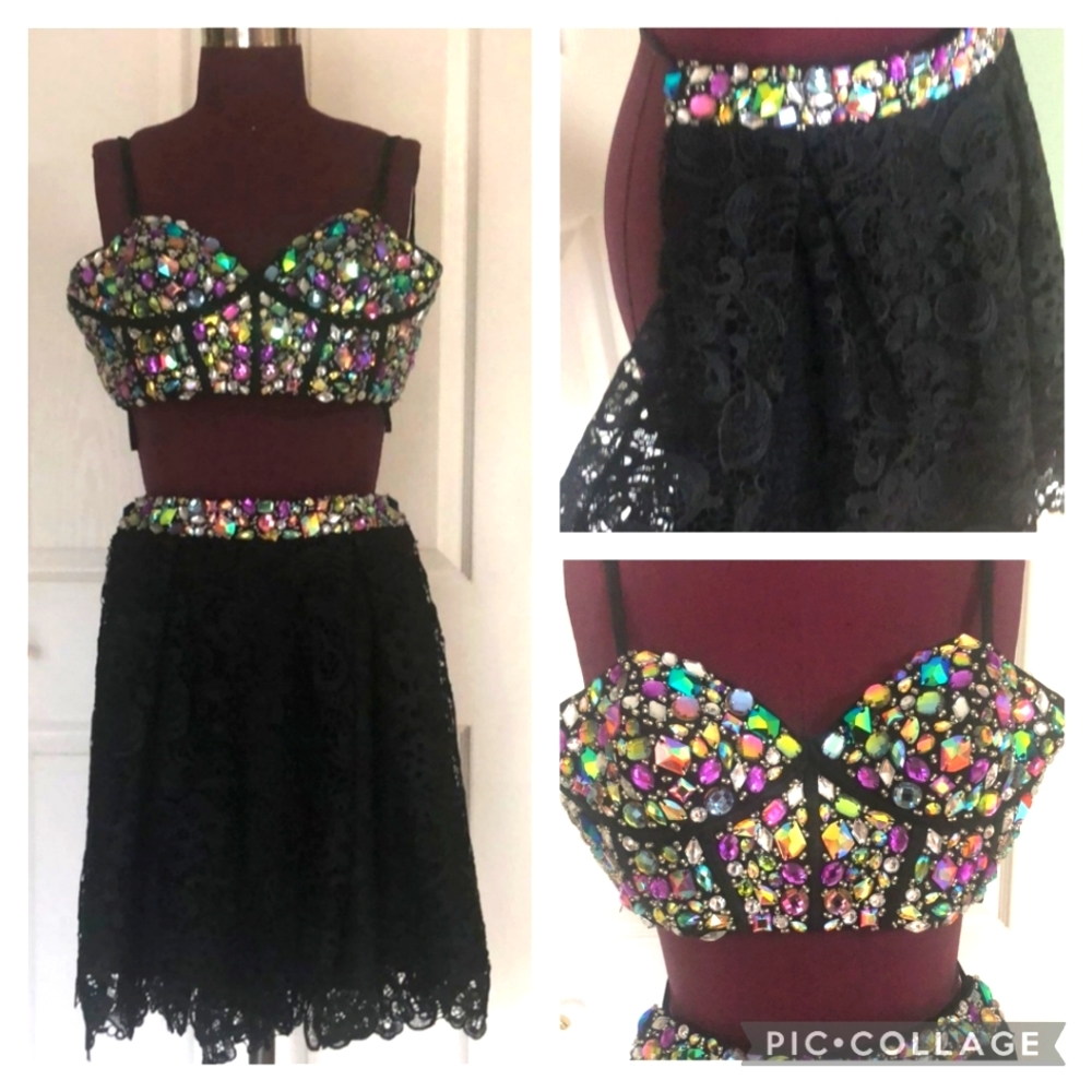 JOVANI 2-Piece Bedazzled Fun Fashion   Corset Bustier + Lace Skirt Combo Size 4